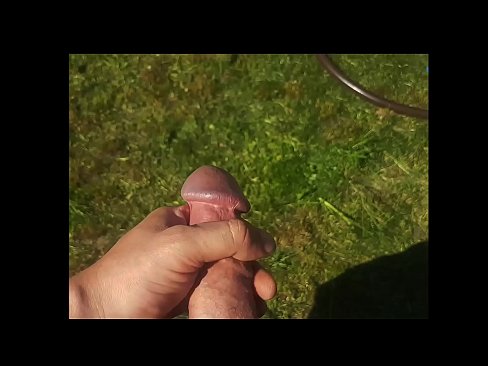 ❤️ گرم hottie پنهنجي گلابي pussy fucked حاصل ڪري ۽ هڪ اونهاري جي باغ ۾ squirt سان cums ❌ معياري فحش