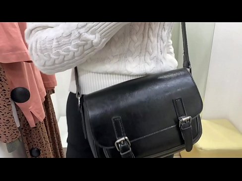 ❤️ فِيٽنگ روم ۾ ڊِلڊو سان نوجوان ڪچي FeralBerry جي عوامي مشت زني ❌ معياري فحش
